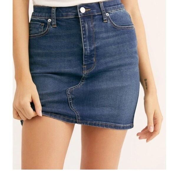 Free People We The Free Teagan Denim Mini Skirt Dark Wash Size 31 - Picture 1 of 9